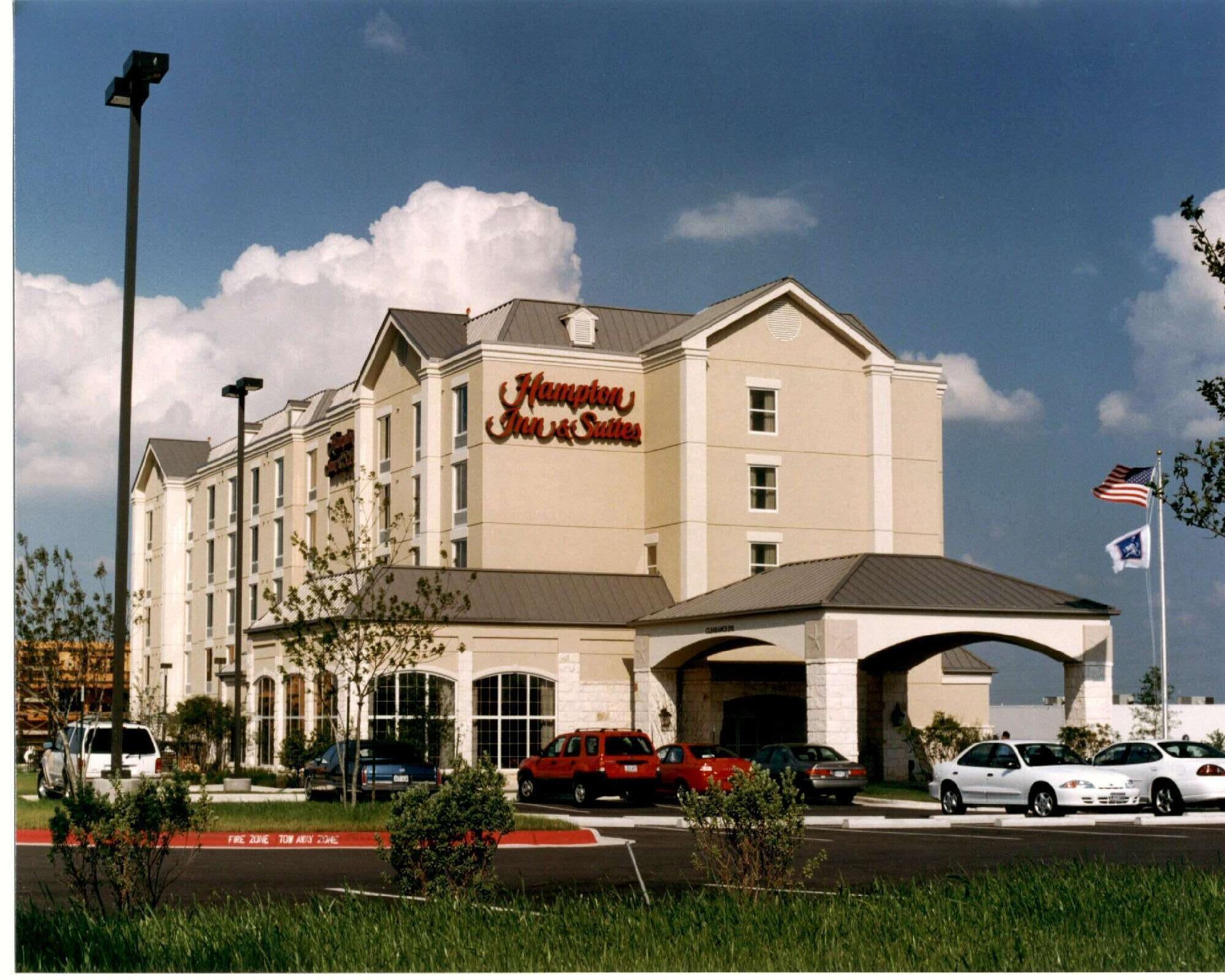 Hampton Inn & Suites-Austin Airport Exterior photo