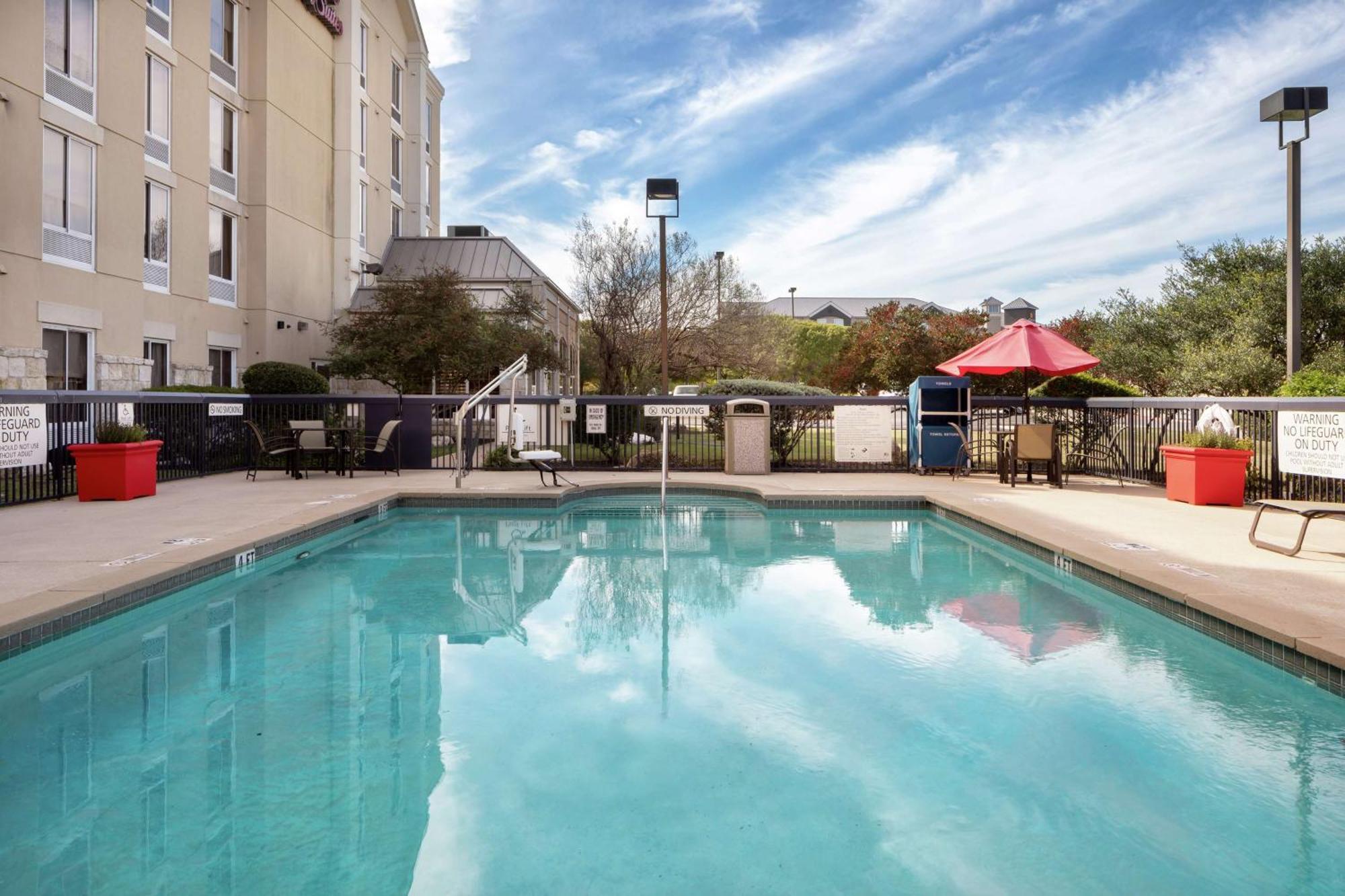 Hampton Inn & Suites-Austin Airport Exterior photo