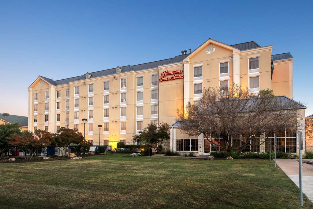 Hampton Inn & Suites-Austin Airport Exterior photo